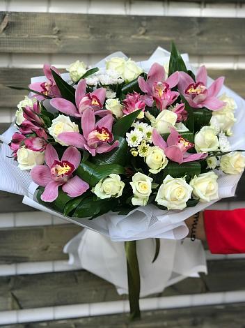 Букет цветов из: Розы и Хризантемы в Айхале