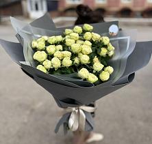Букет Белые кустовые розы Солинеро в Айхале
