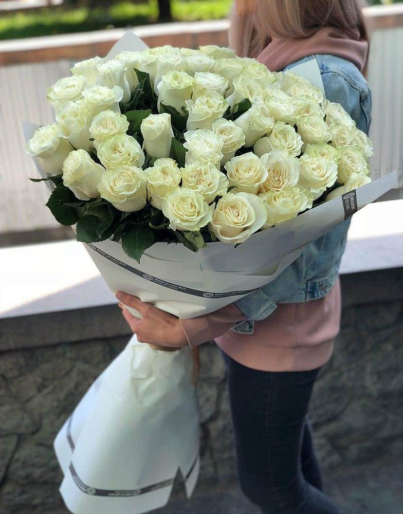 35 Белых роз в Айхале Букет 35 Белых роз в Айхале
