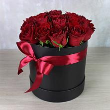 Цветочная композиция из Розы в шляпной коробке в Айхале