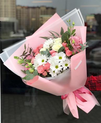 Букет цветов из: Розы, Лизиантусы и Хризантемы в Айхале