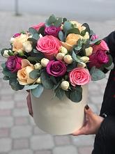 Цветочная композиция из Розы в шляпной коробке в Айхале